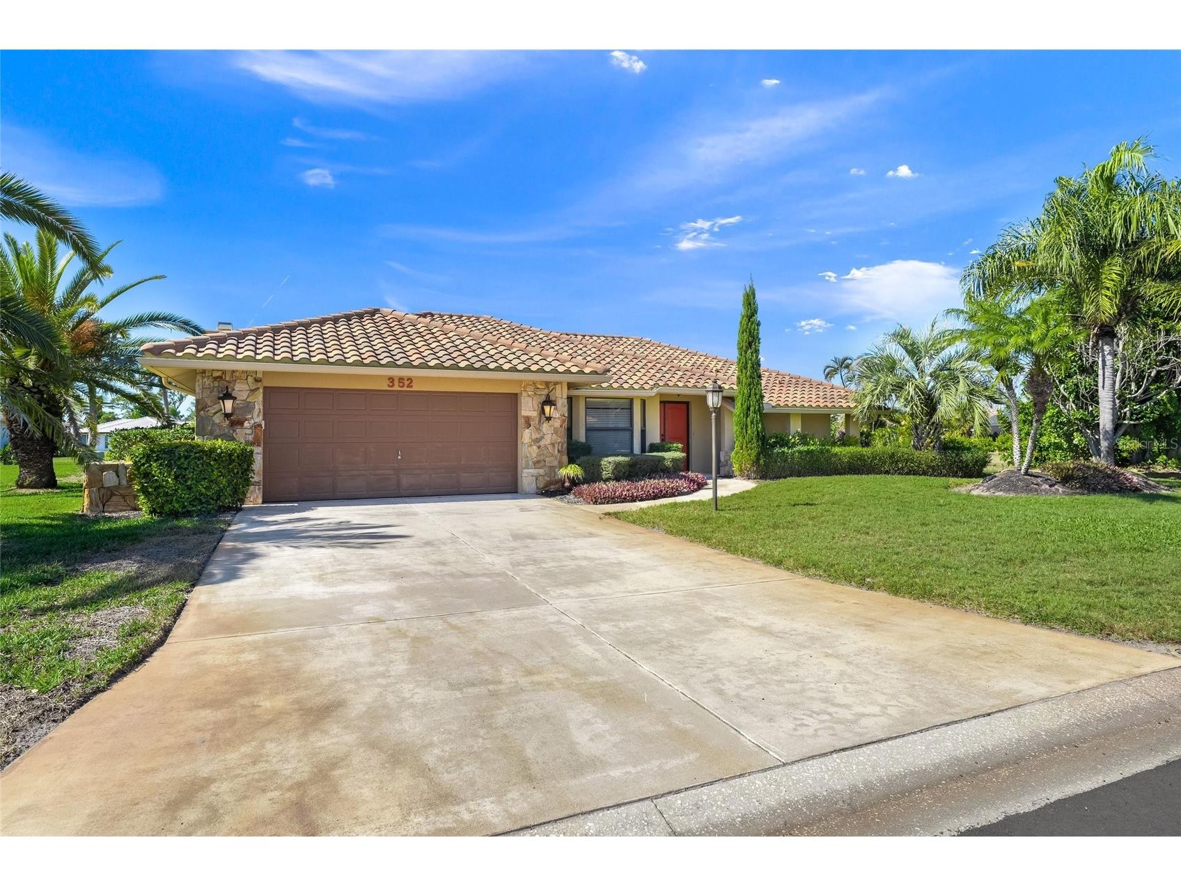 352 Ardenwood Drive Englewood FL 34223 A4680487 image1