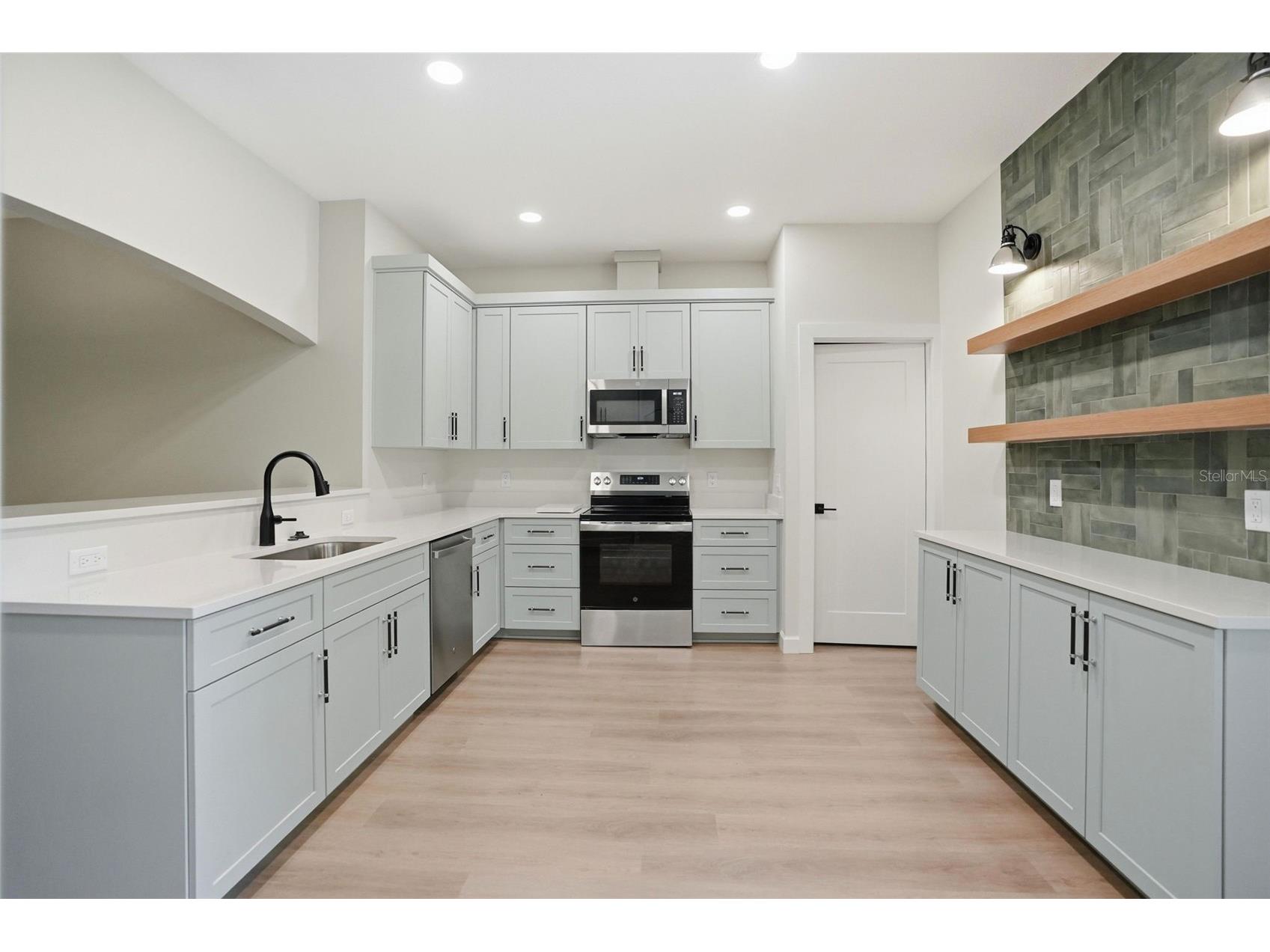 352 Garfield Avenue Masaryktown FL 34604 W7886450 image15