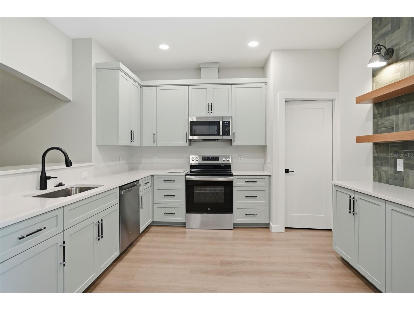 352 Garfield Avenue Masaryktown FL 34604 W7886450 image21