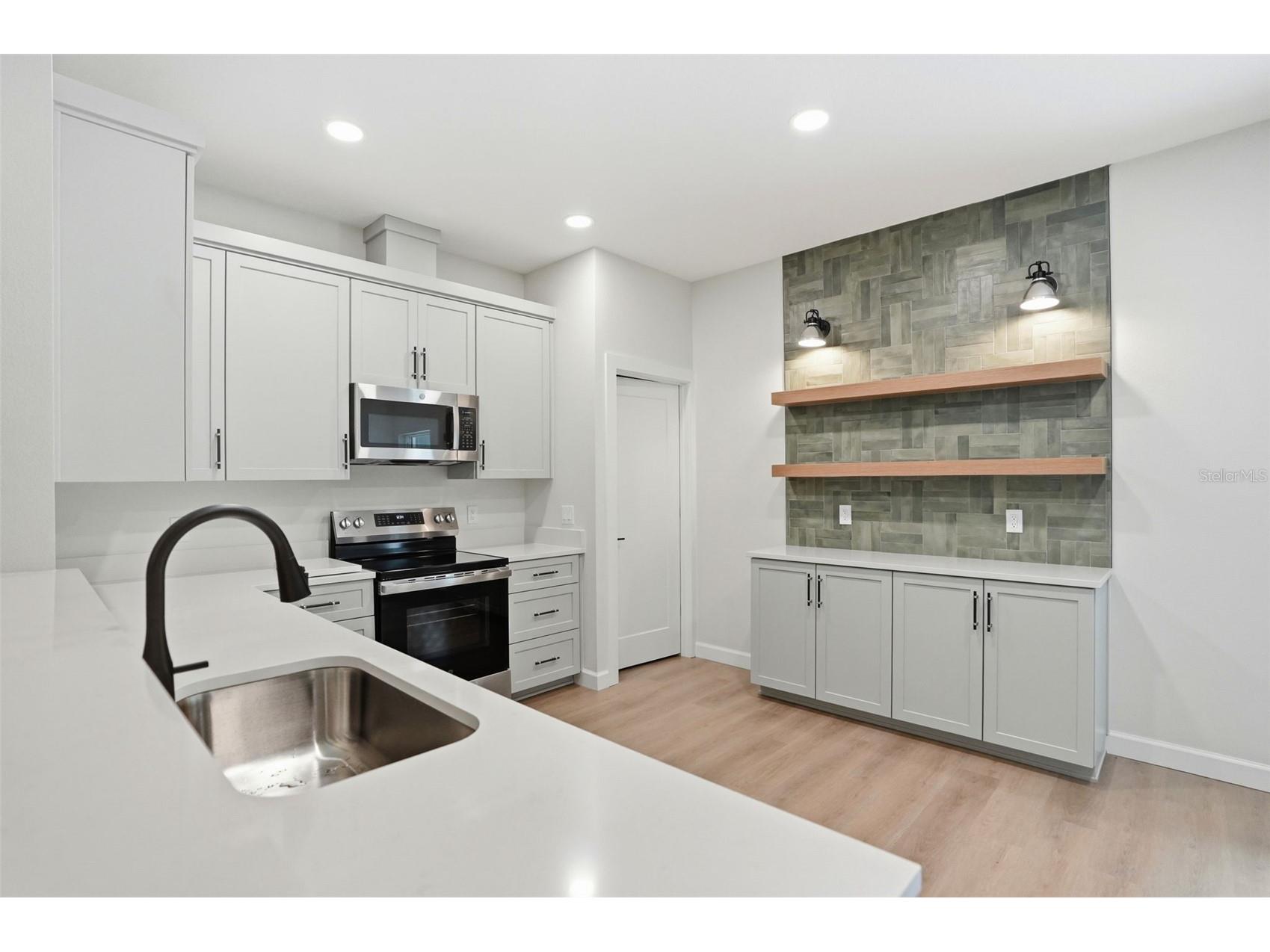 352 Garfield Avenue Masaryktown FL 34604 W7886450 image22