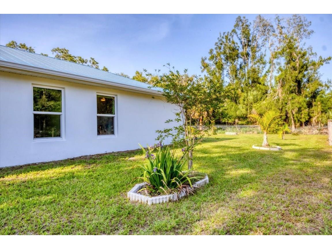 352 Glenwood Ave Osprey FL 34229 N6138982 image25