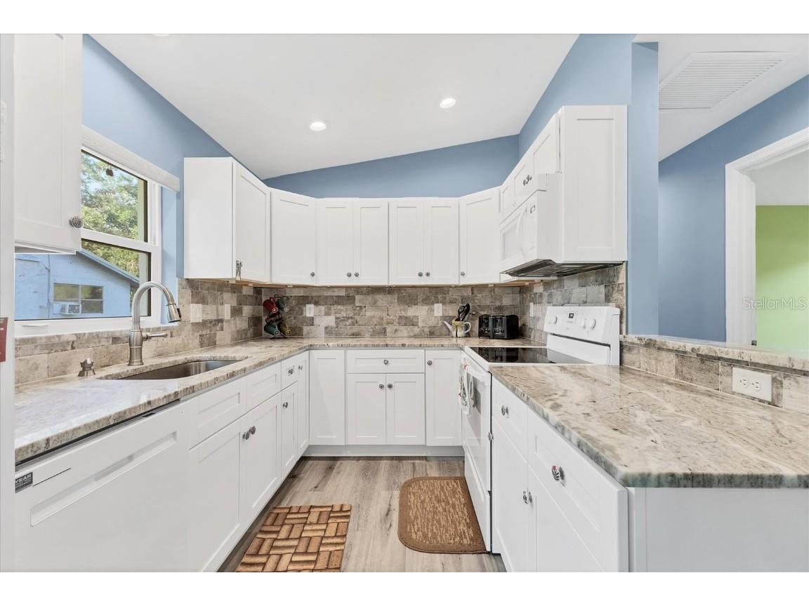 352 Glenwood Ave Osprey FL 34229 N6138982 image5