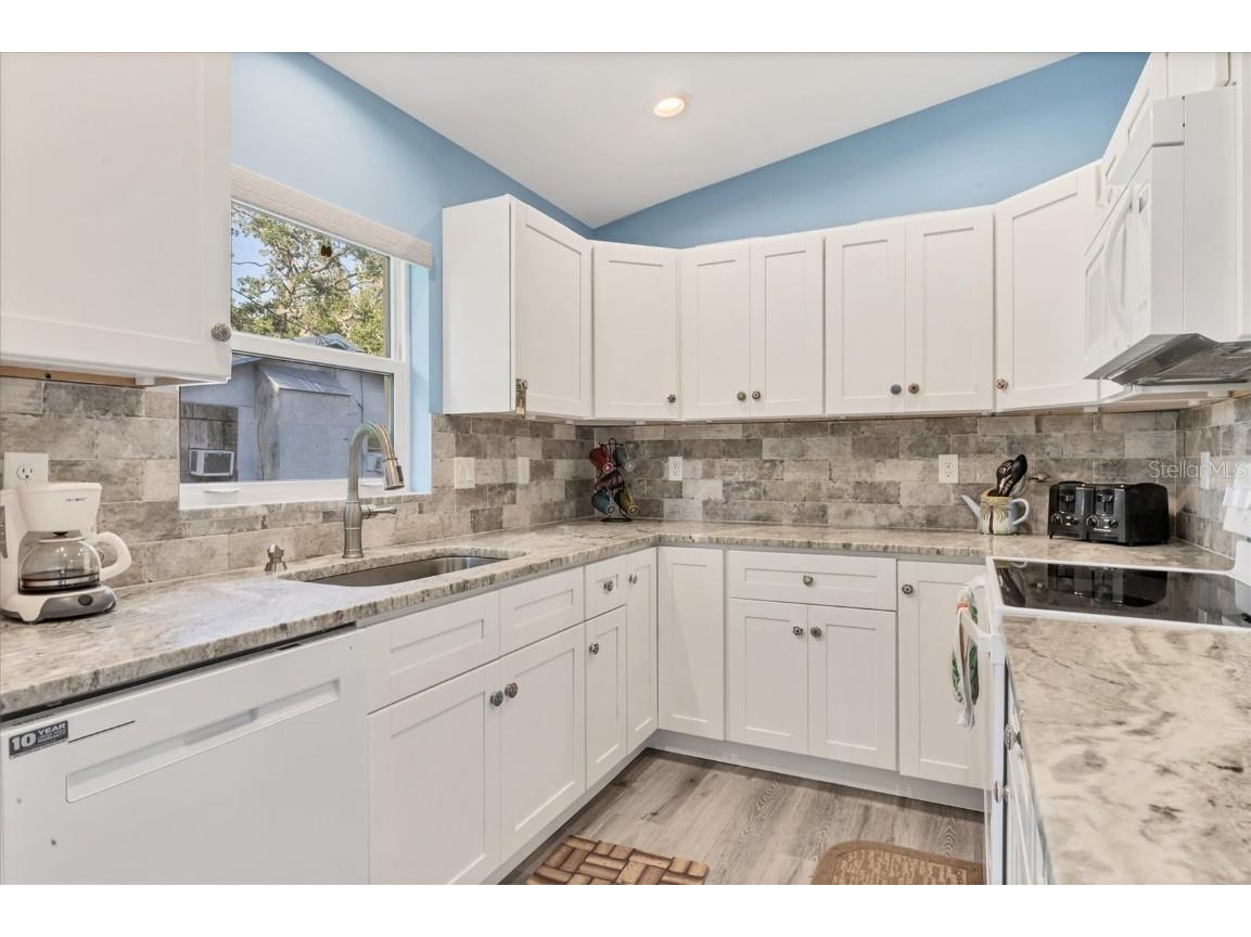 352 Glenwood Ave Osprey FL 34229 N6138982 image9