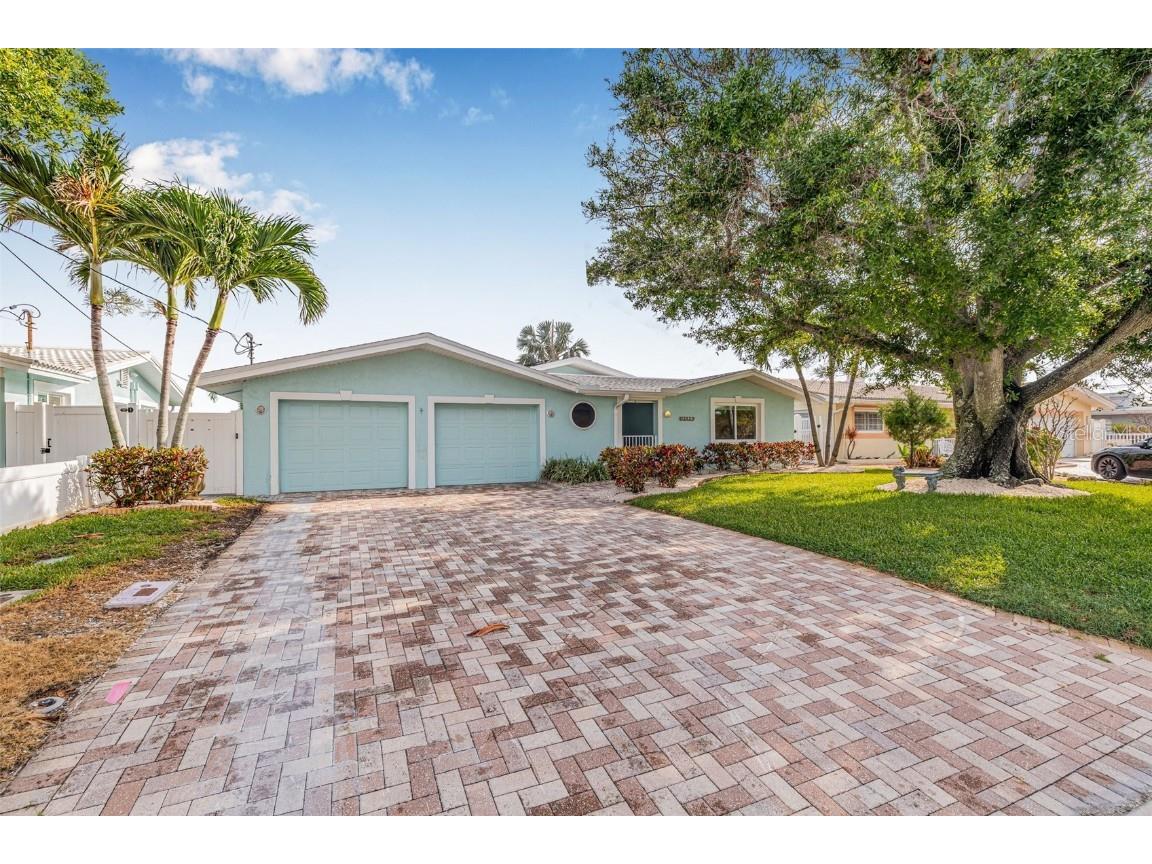 352 La Hacienda Drive Indian Rocks Beach FL 33785 TB8393260 image1