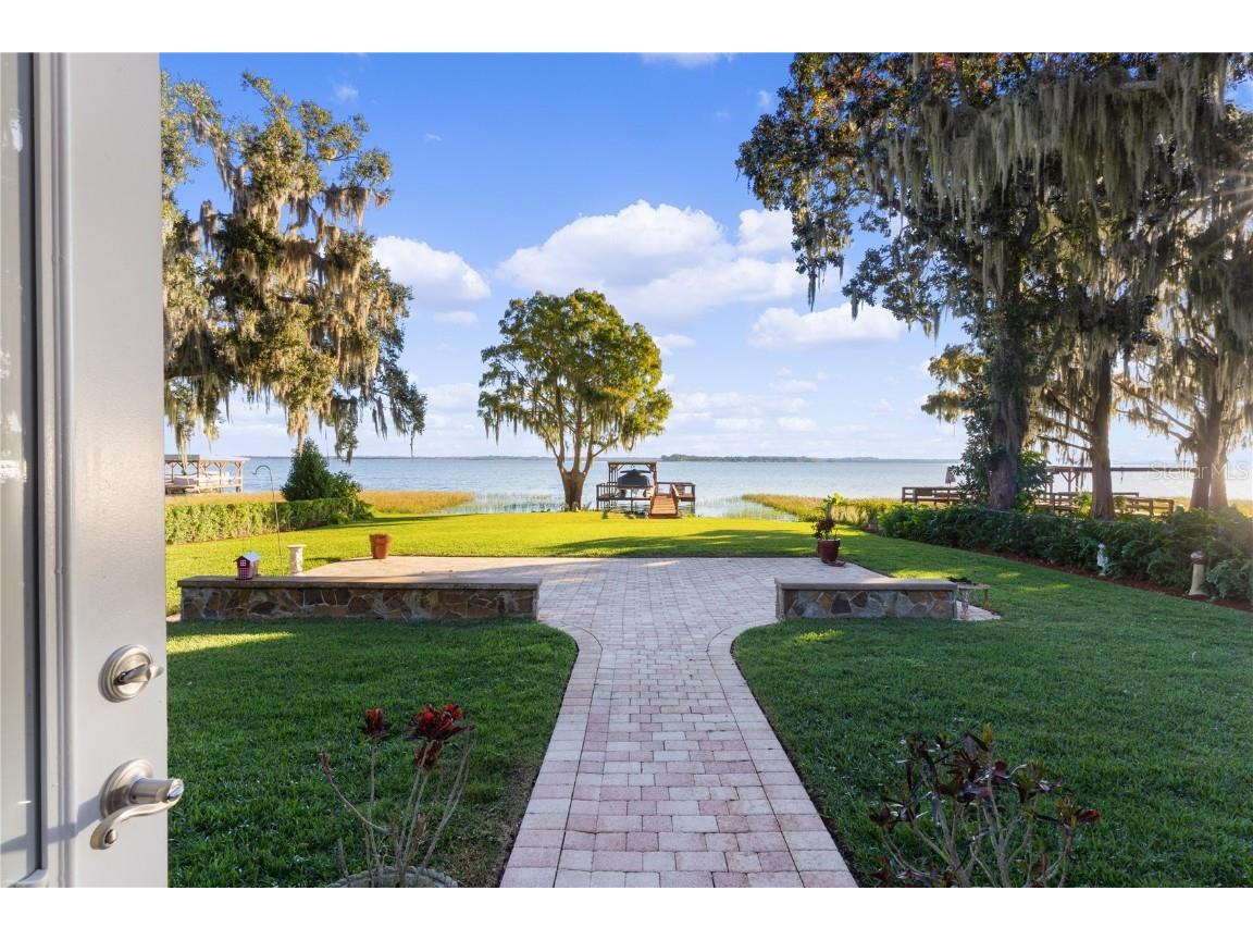 35236 W Griffin Drive Fruitland Park FL 34731 - LAKE GRIFFIN G5076113 image1