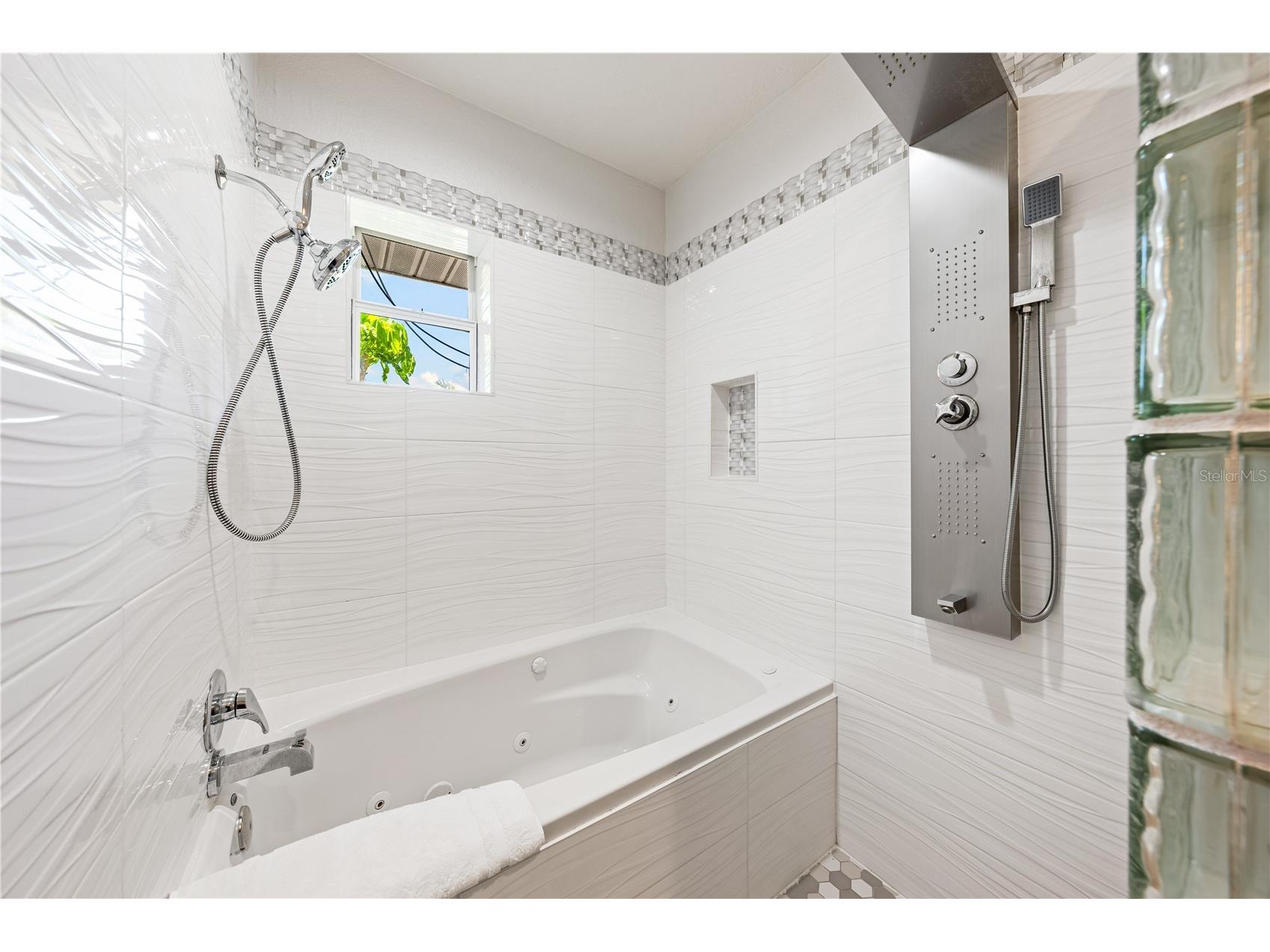 3524 S School Avenue Sarasota FL 34239 A4693494 image31