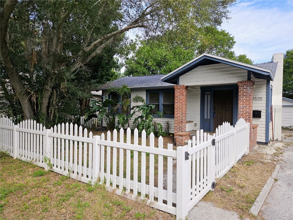 3525 Iris Street N Saint Petersburg FL 33704 U8222202 image1