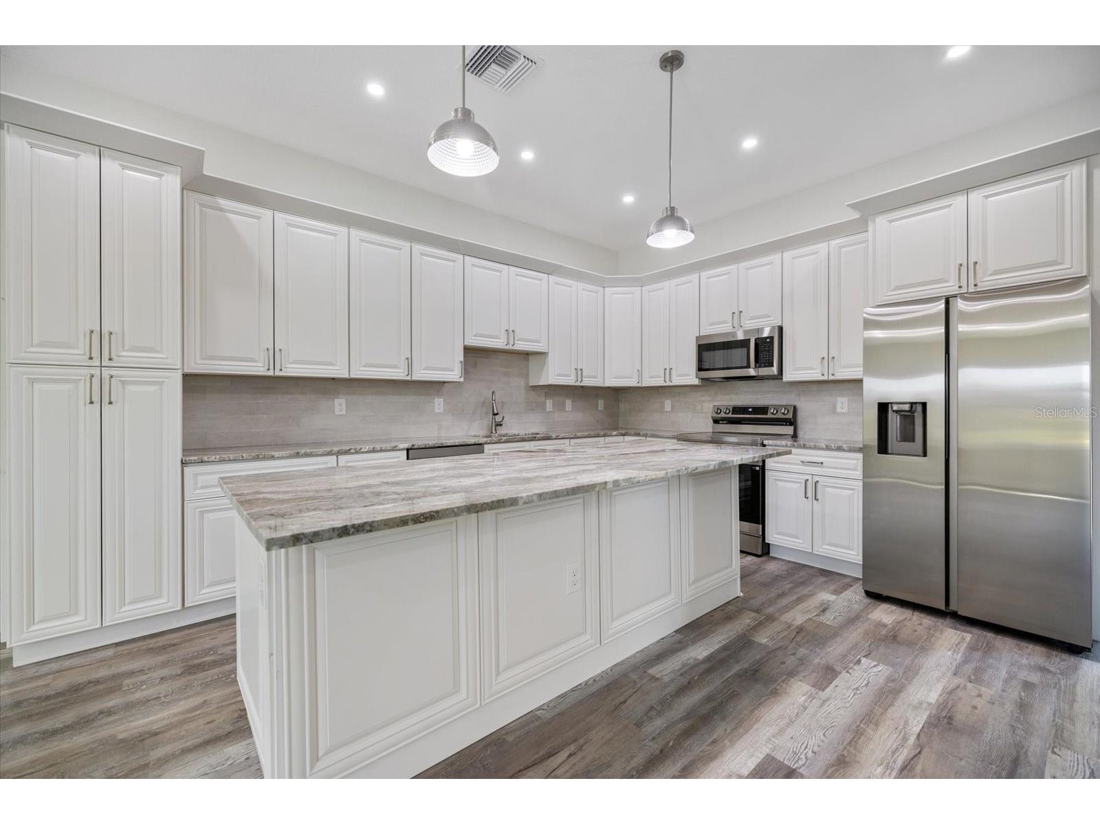 3525 Mcintosh Road Sarasota FL 34232 D6145553 image4