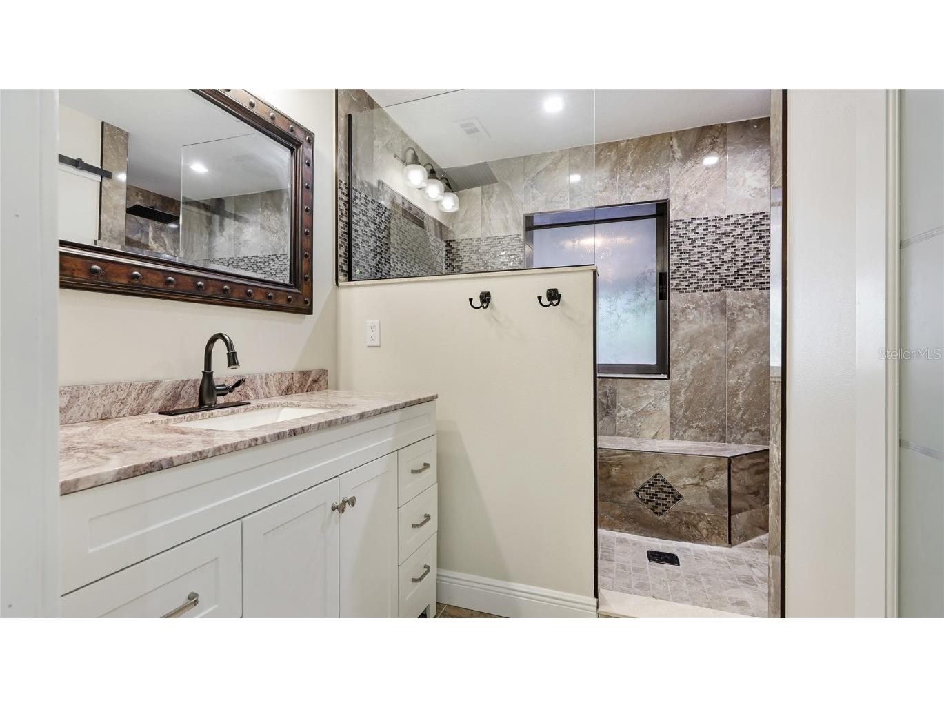 3525 Riviera Drive Sarasota FL 34232 A4656013 image12