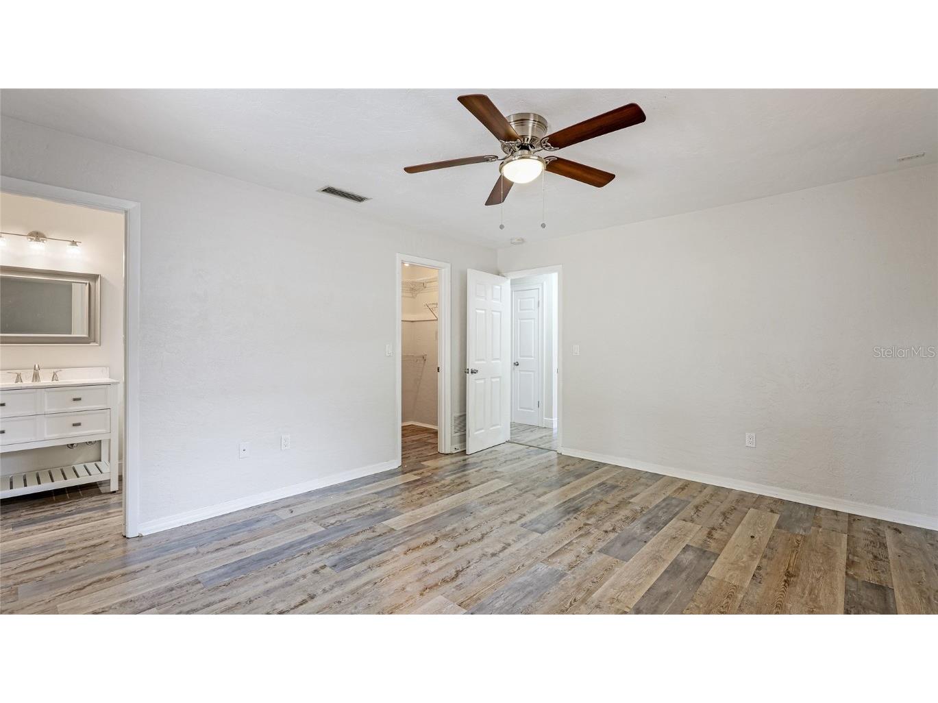 3525 Riviera Drive Sarasota FL 34232 A4656013 image16