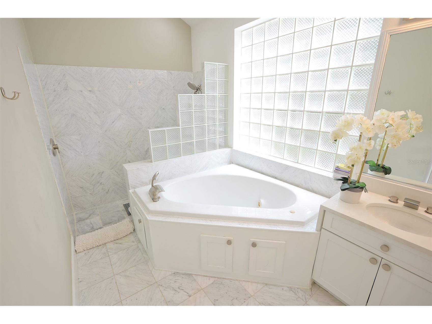 3527 Fair Oaks Lane Longboat Key FL 34228 A4694532 image26
