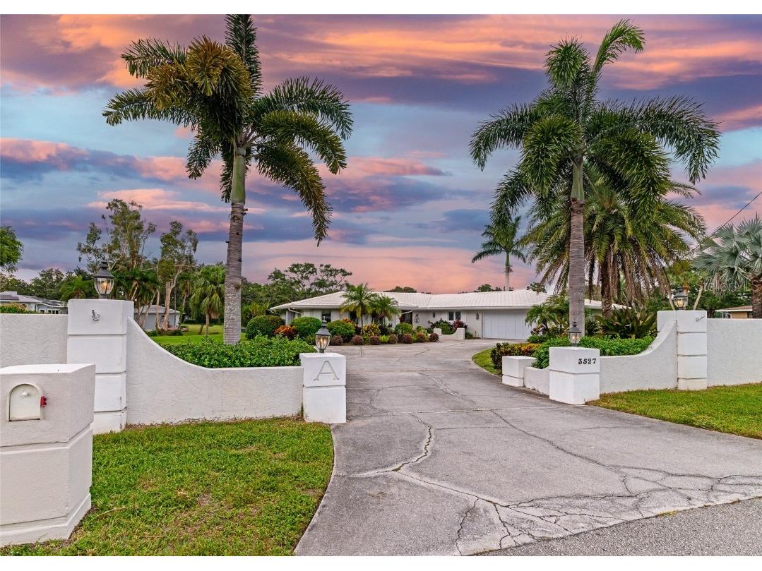 3527 W Forest Lake Drive Sarasota FL 34232 A4621236 image1