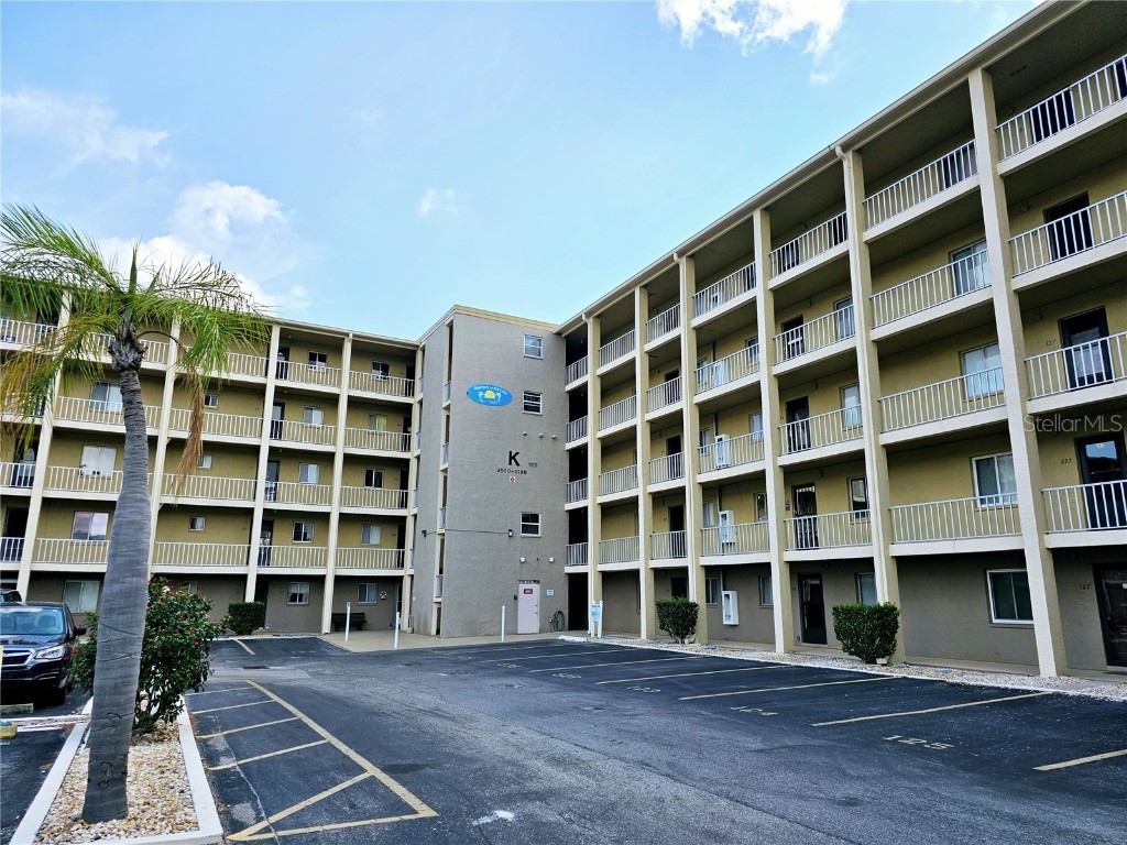 3528 Lake Bayshore Drive #K-115 Bradenton FL 34205 A4639652 image1