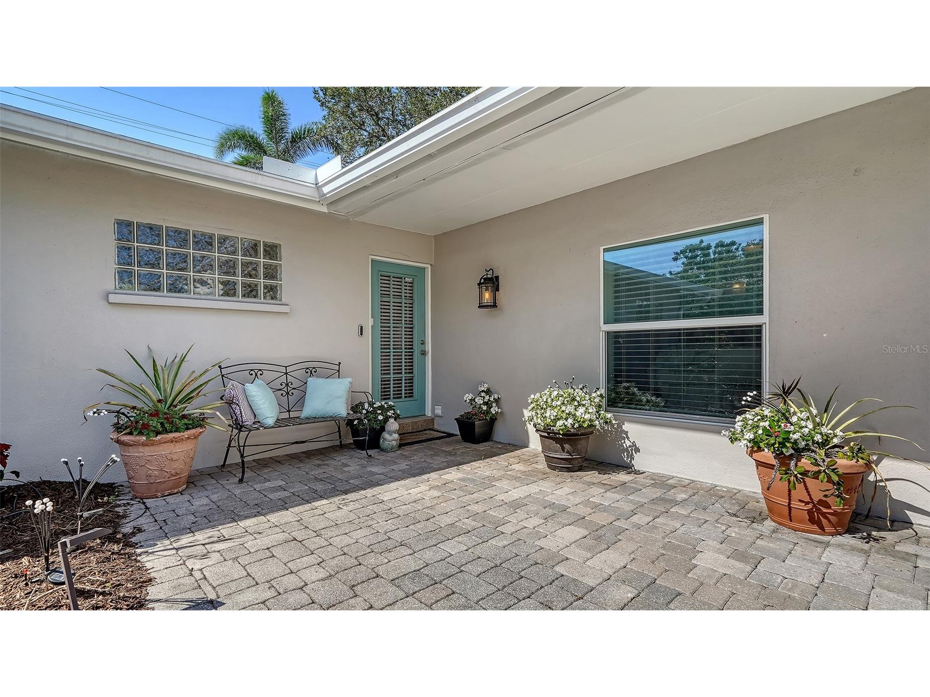 3530 Flores Avenue Sarasota FL 34239 A4670764 image1