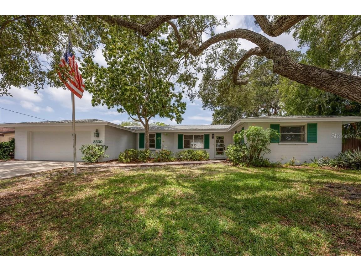 3530 Mineola Drive Sarasota FL 34239 - PHILLIPPI CREEK A4573795 image1