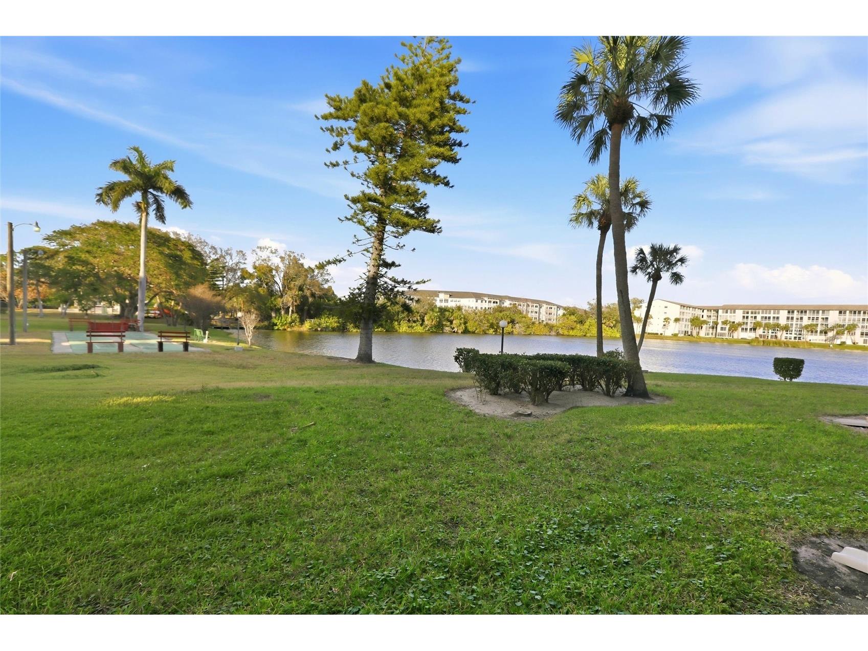 3531 Lake Bayshore Drive #J106 Bradenton FL 34205 A4672127 image32