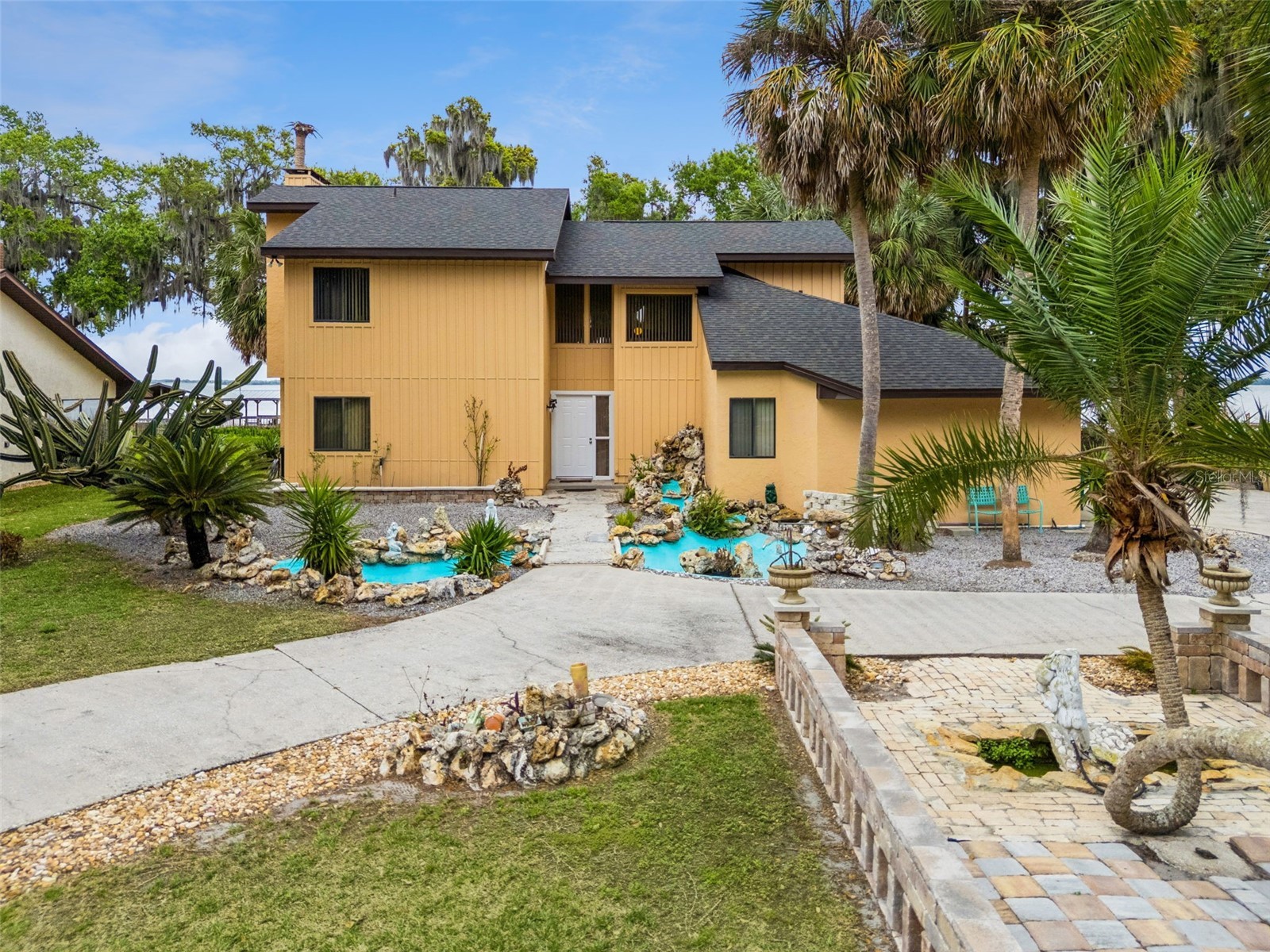 35312 W Griffin Drive Fruitland Park FL 34731 - LAKE GRIFFIN O6391104 image1