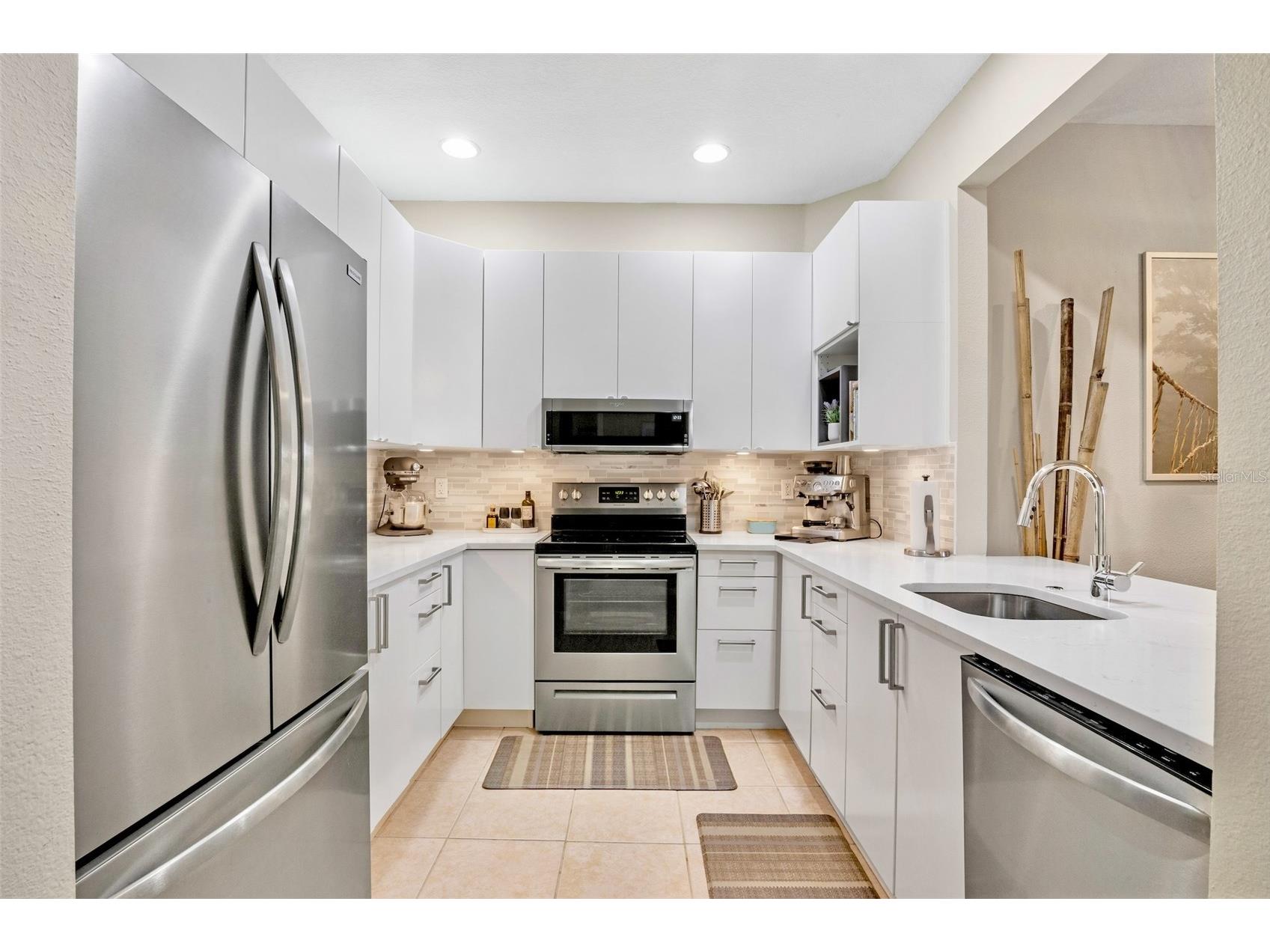 3537 Parkridge Circle #15-106 Sarasota FL 34243 A4671680 image10