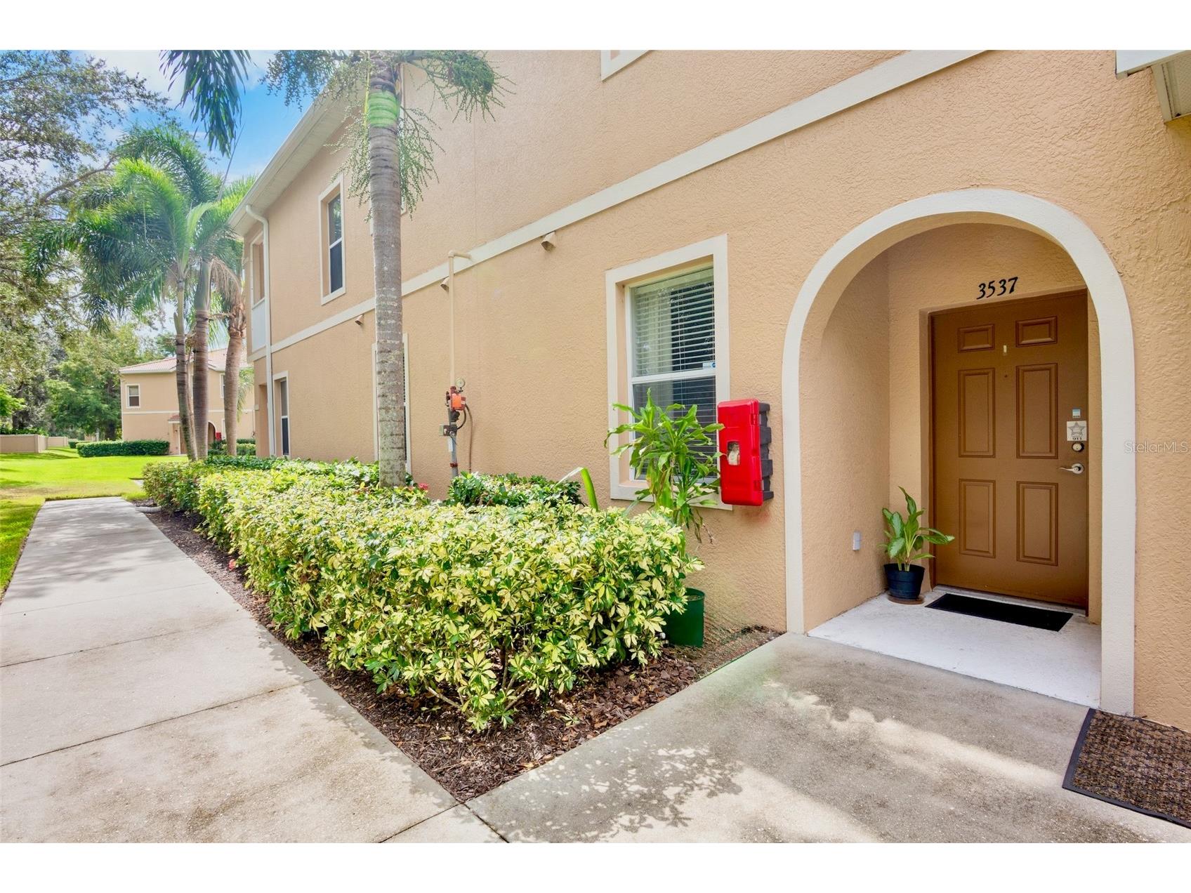 3537 Parkridge Circle #15-106 Sarasota FL 34243 A4671680 image2