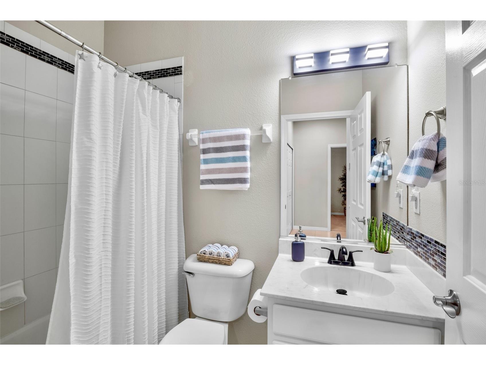 3537 Parkridge Circle #15-106 Sarasota FL 34243 A4671680 image20