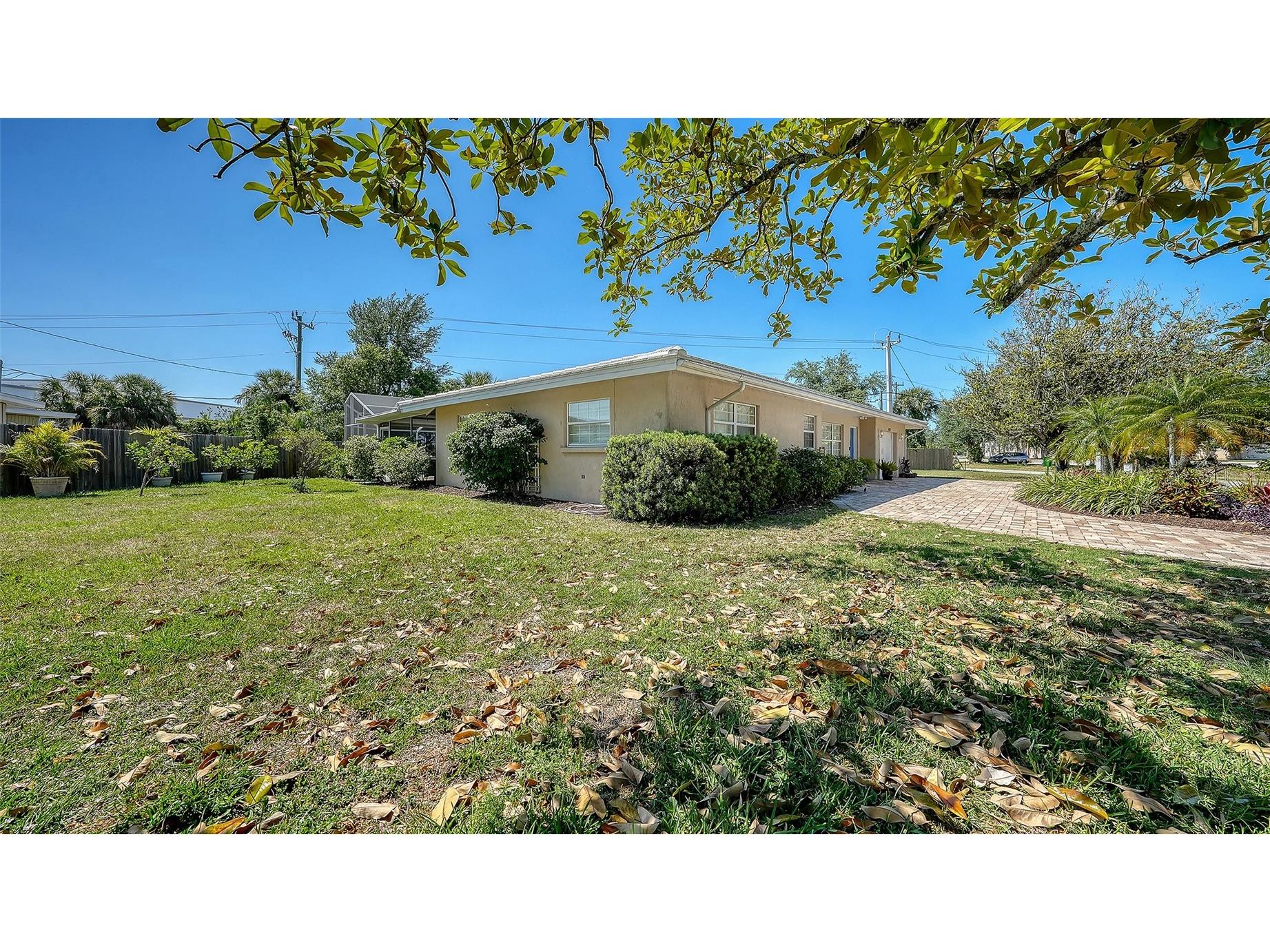 3537 S School Avenue Sarasota FL 34239 A4691686 image7