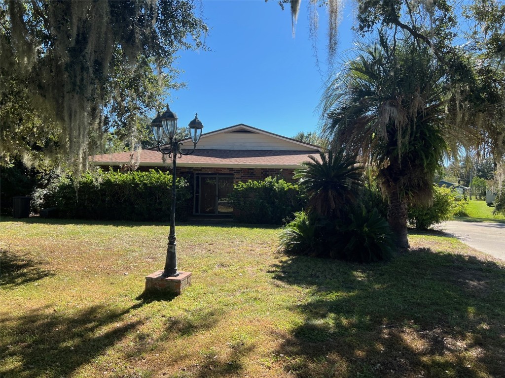35412 Crescent Drive Fruitland Park FL 34731 - CANAL TO LAKE GRIFFIN O6363023 image1