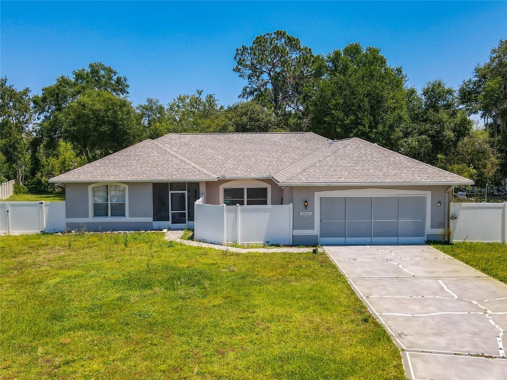 35437 Willow Circle Fruitland Park FL 34731 - CANAL TO LAKE GRIFFIN G5068395 image1