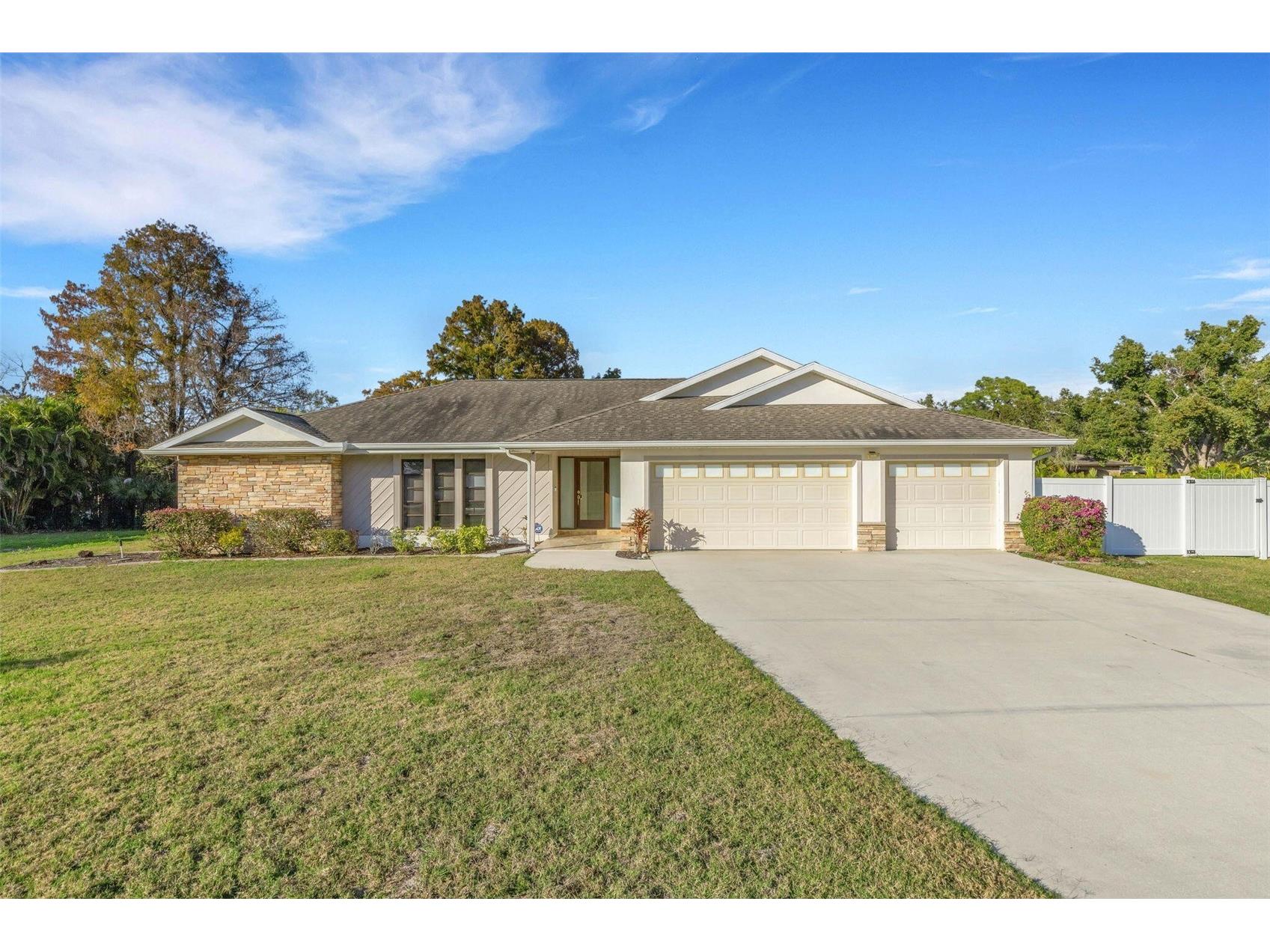 3545 Oak Grove Drive Sarasota FL 34243 O6374293 image1