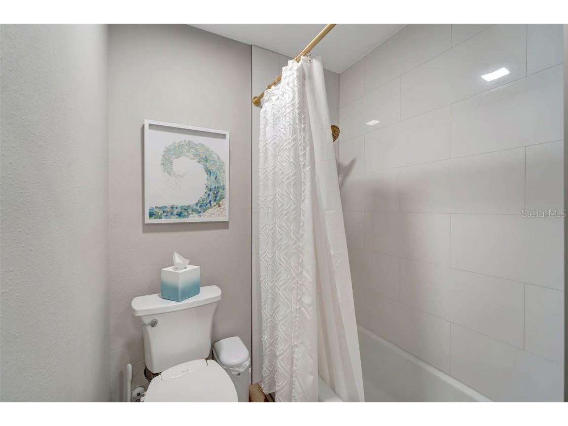 3546 Auburn Court #240 Sarasota FL 34231 A4673054 image25