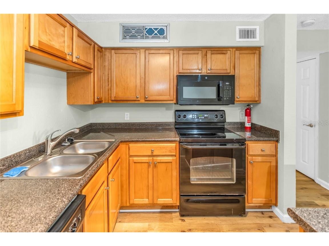 355 Lakepointe Drive #102 Altamonte Springs FL 32701 V4945992 image10