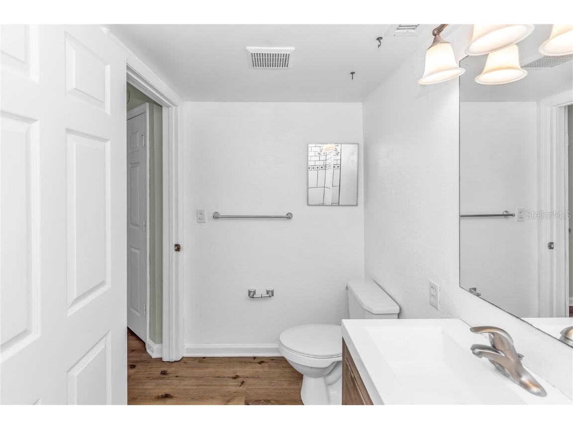 355 Lakepointe Drive #102 Altamonte Springs FL 32701 V4945992 image12