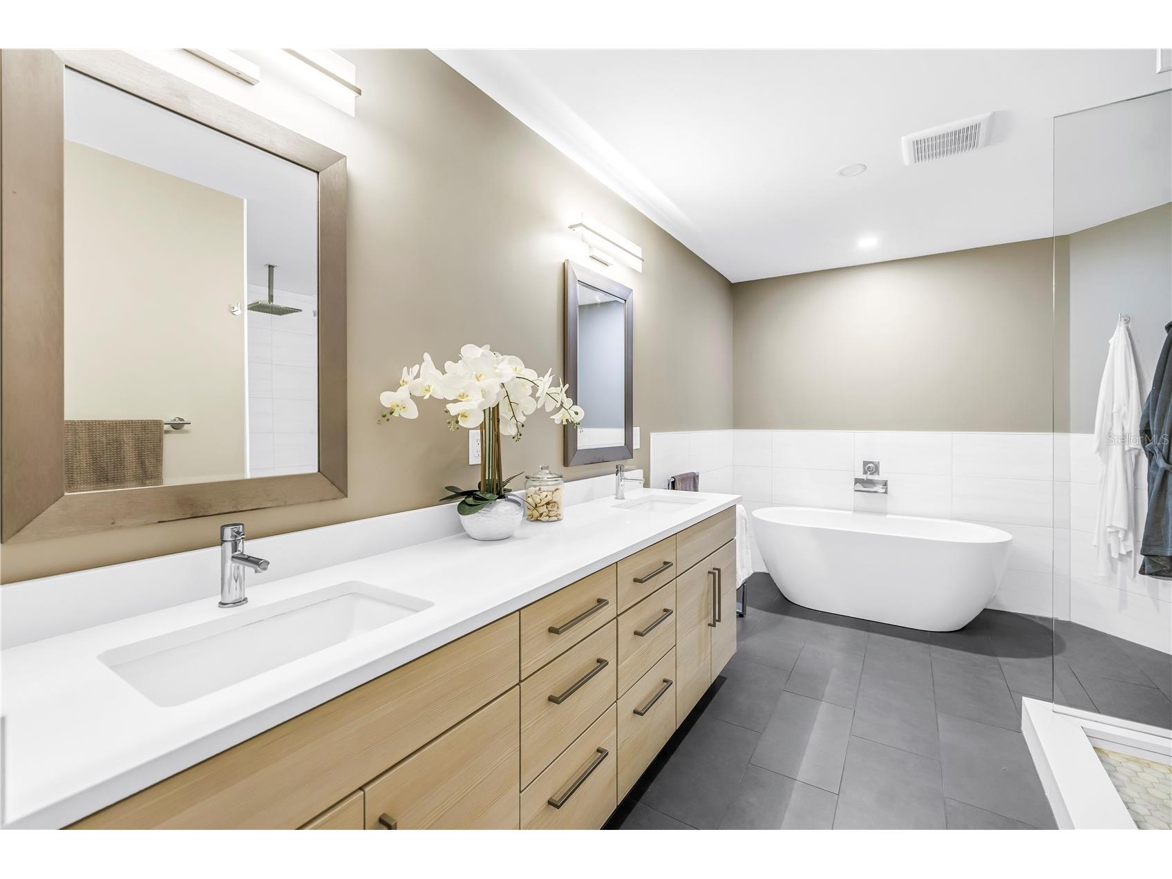 355 Red Cedar Court NE Saint Petersburg FL 33703 TB8486271 image5