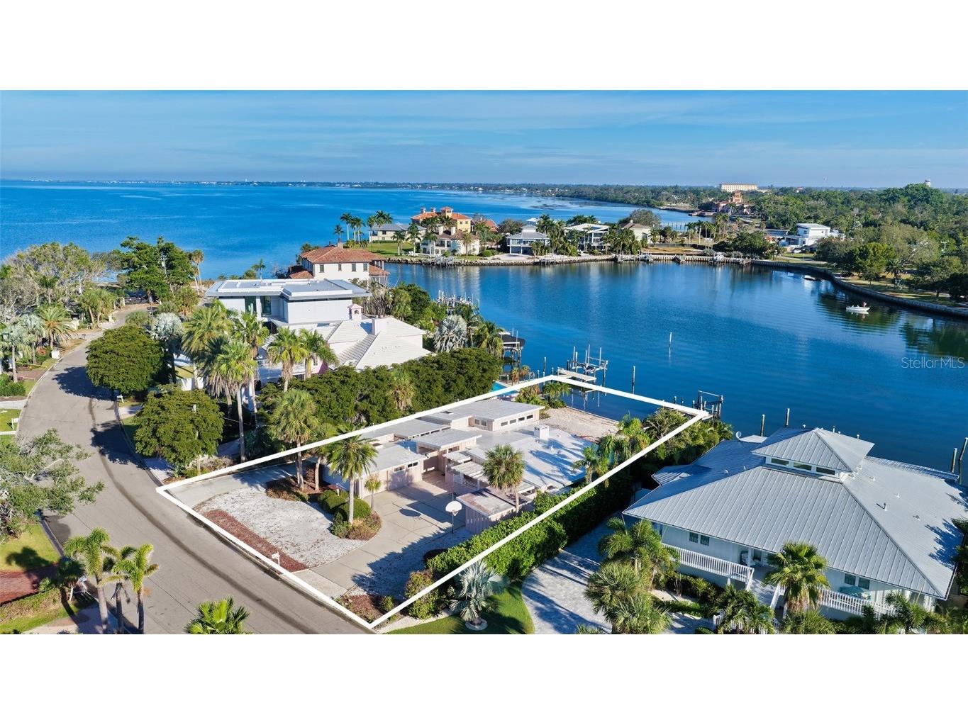 355 S Shore Drive Sarasota FL 34234 A4671767 image1