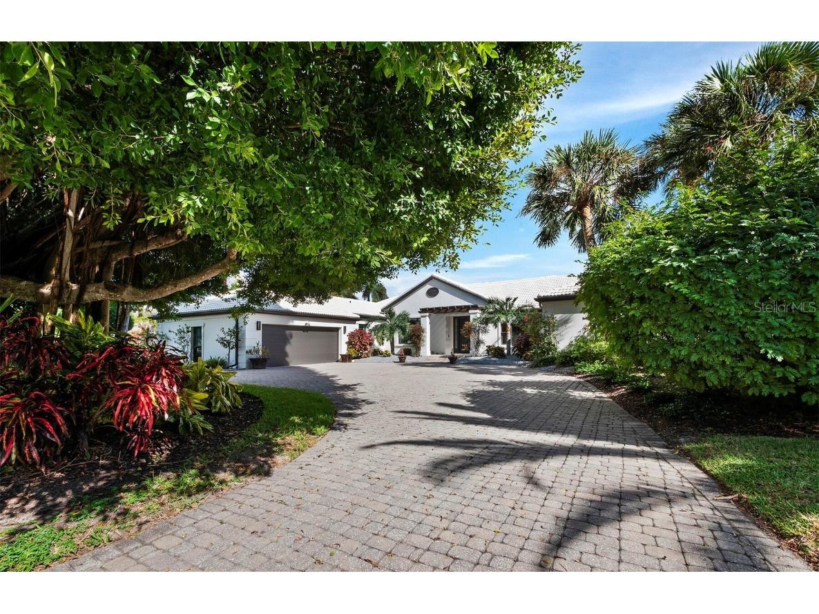 355 W Royal Flamingo Drive Sarasota FL 34236 A4588389 image1