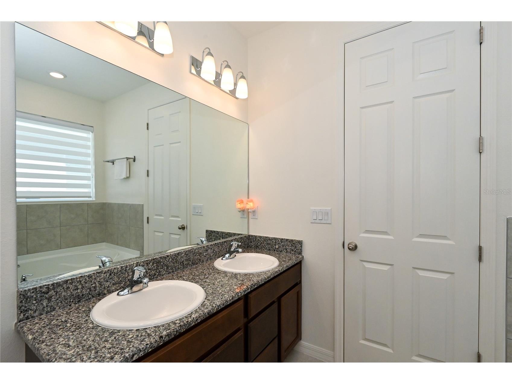 3551 74th Avenue Circle E Sarasota FL 34243 A4690564 image24