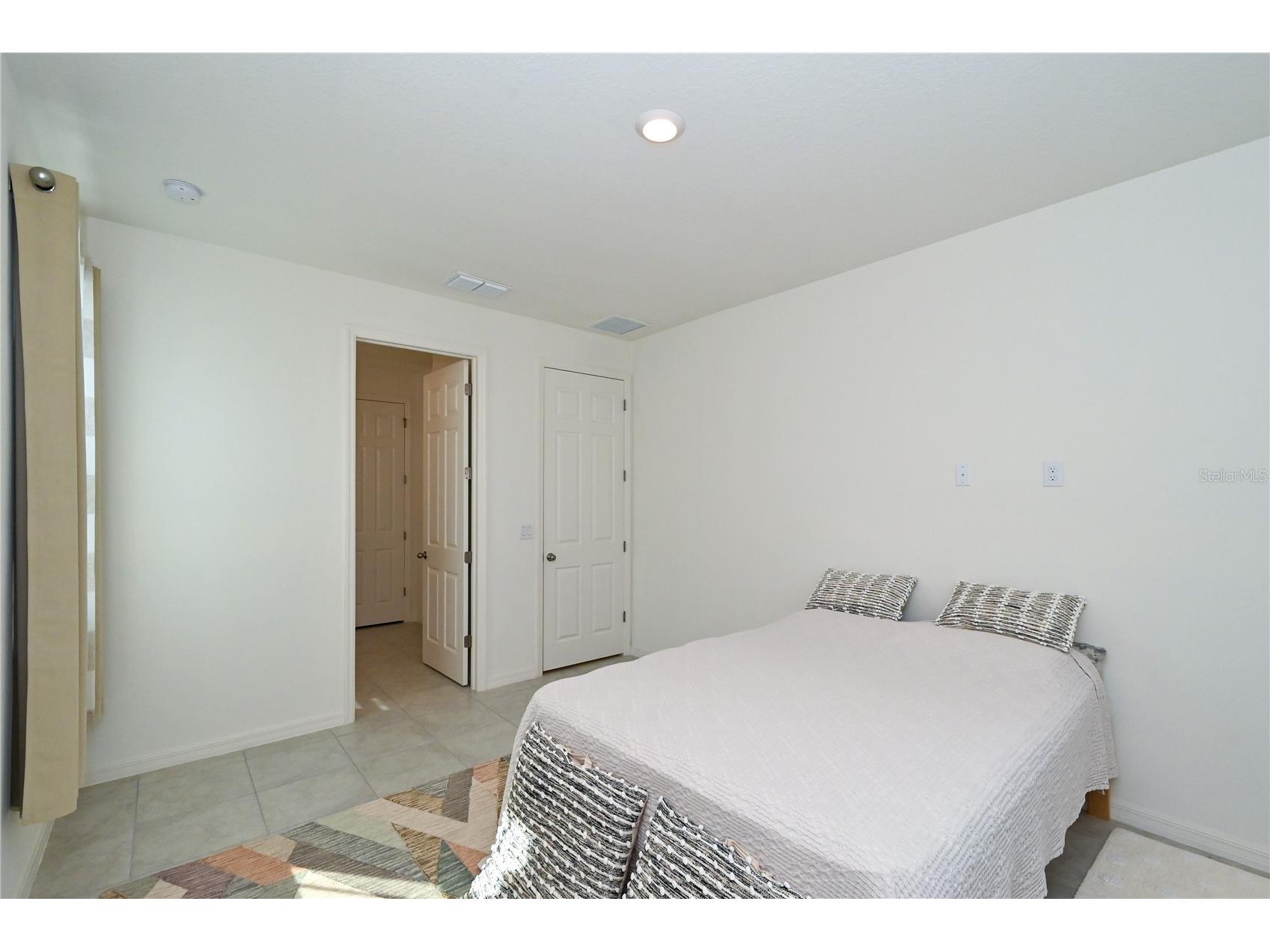 3551 74th Avenue Circle E Sarasota FL 34243 A4690564 image35