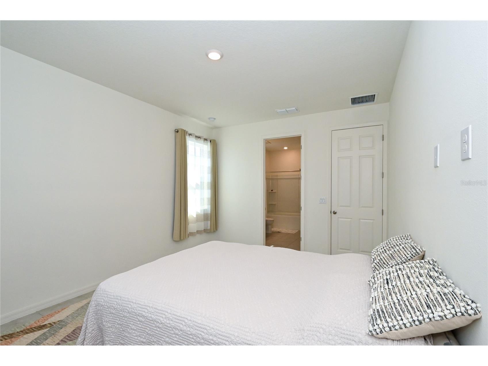 3551 74th Avenue Circle E Sarasota FL 34243 A4690564 image36