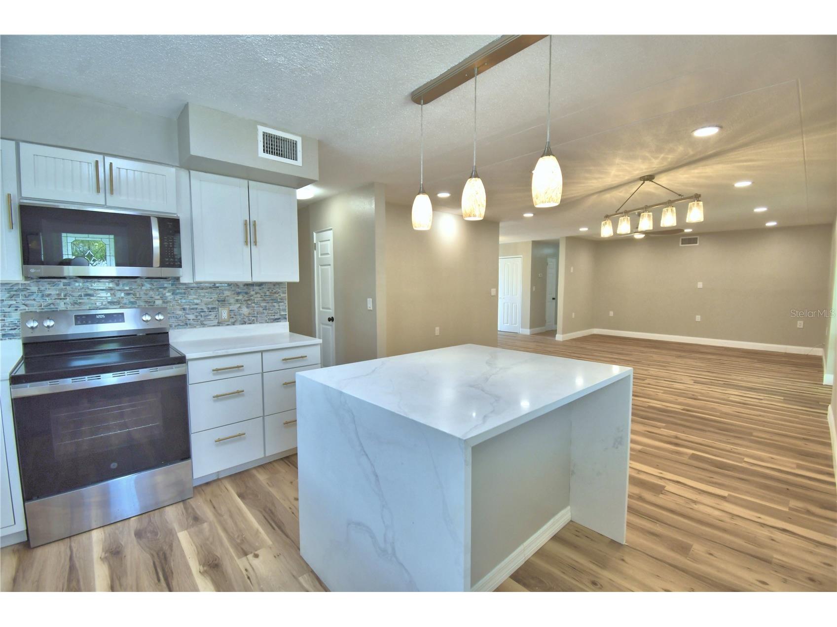 3553 Center Circle Largo FL 33774 A4692993 image12
