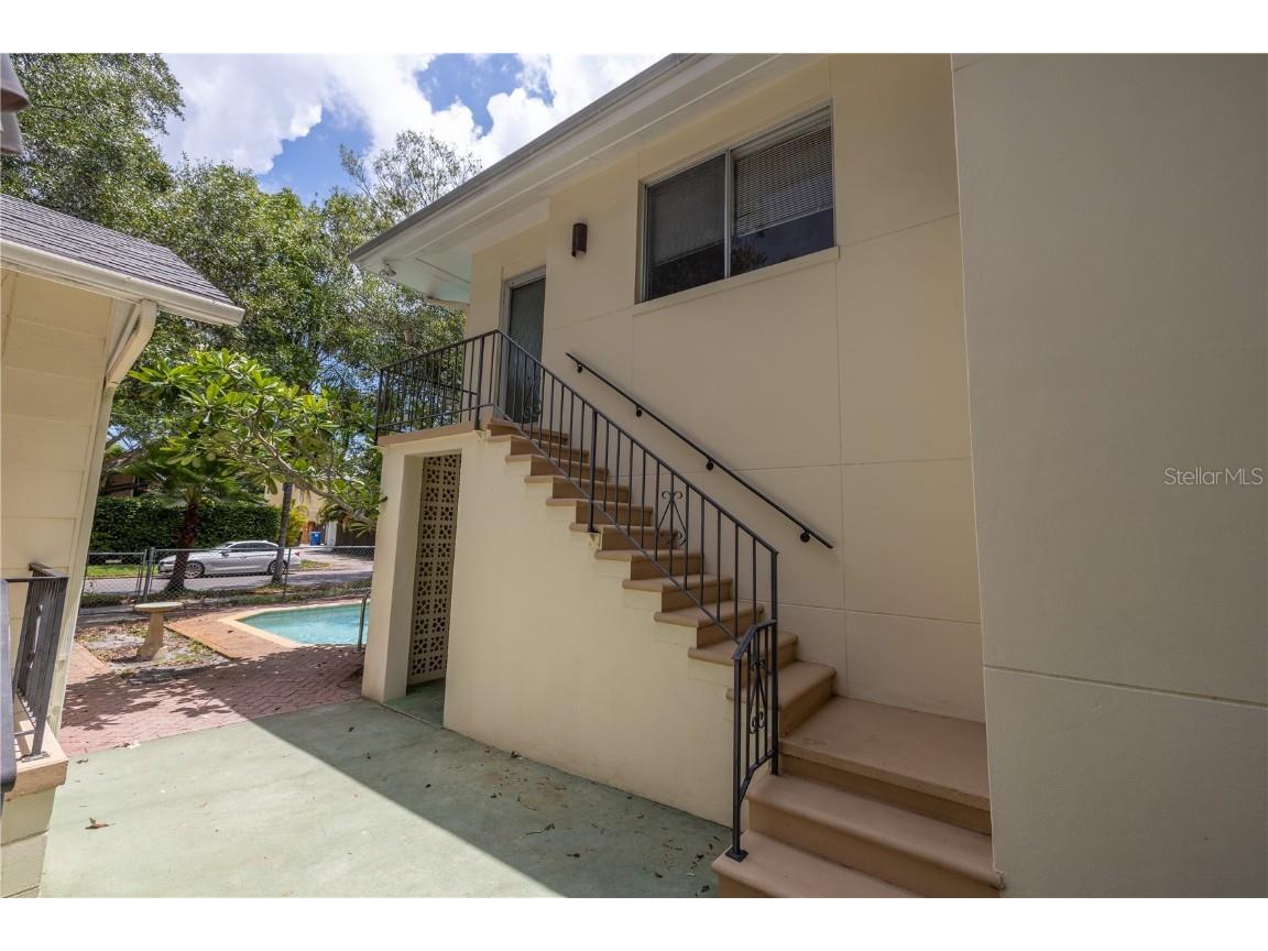 356 1/2 14th Avenue NE Saint Petersburg FL 33701 U8214082 image1