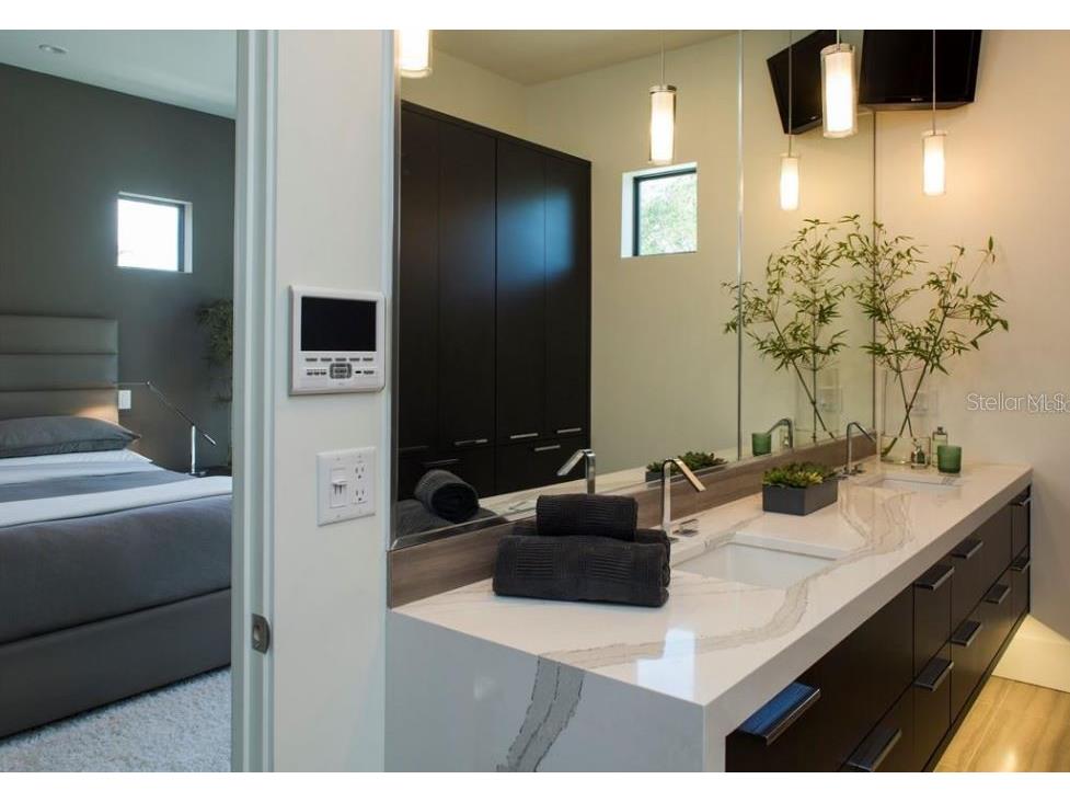 356 Bayview Drive NE Saint Petersburg FL 33704 TB8450369 image20