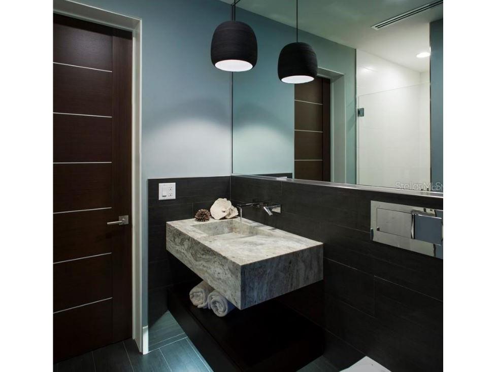 356 Bayview Drive NE Saint Petersburg FL 33704 TB8450369 image24