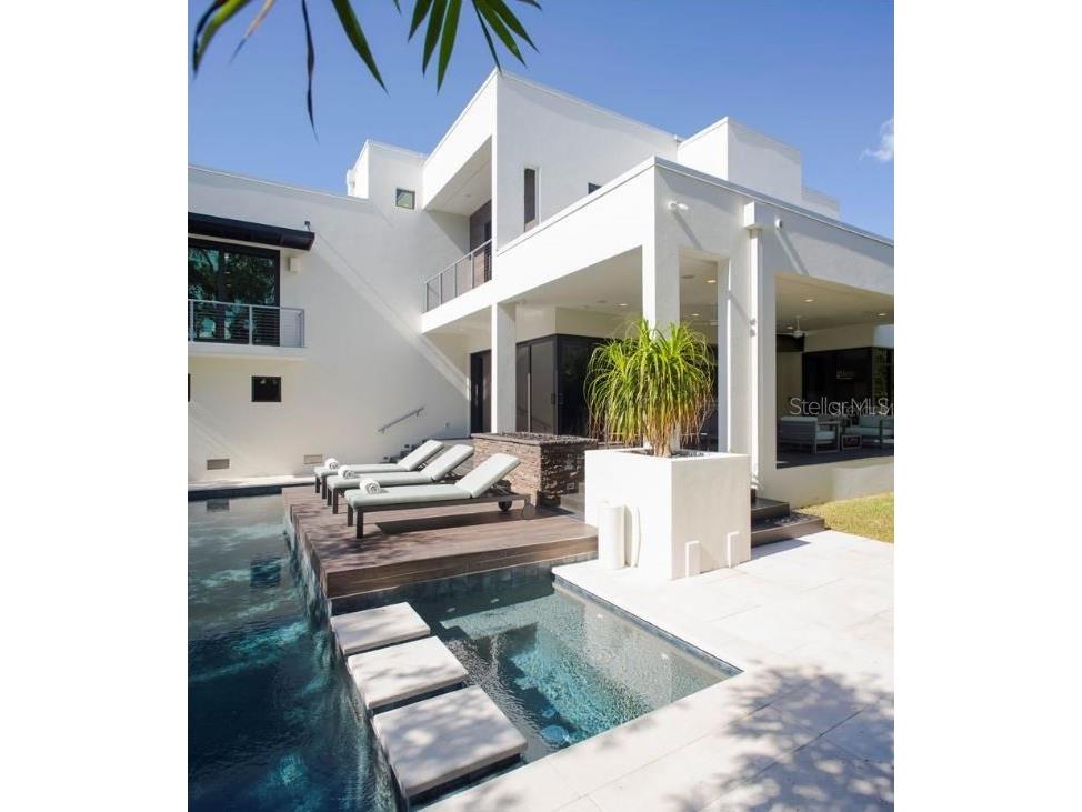 356 Bayview Drive NE Saint Petersburg FL 33704 TB8450369 image3