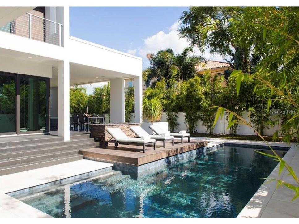 356 Bayview Drive NE Saint Petersburg FL 33704 TB8450369 image6