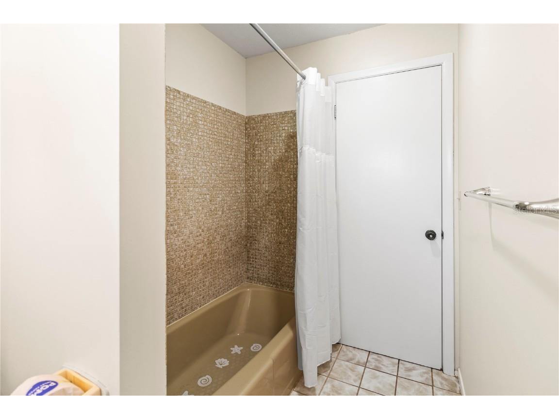 356 Island Circle Sarasota FL 34242 - GRAND CANAL A4673517 image15