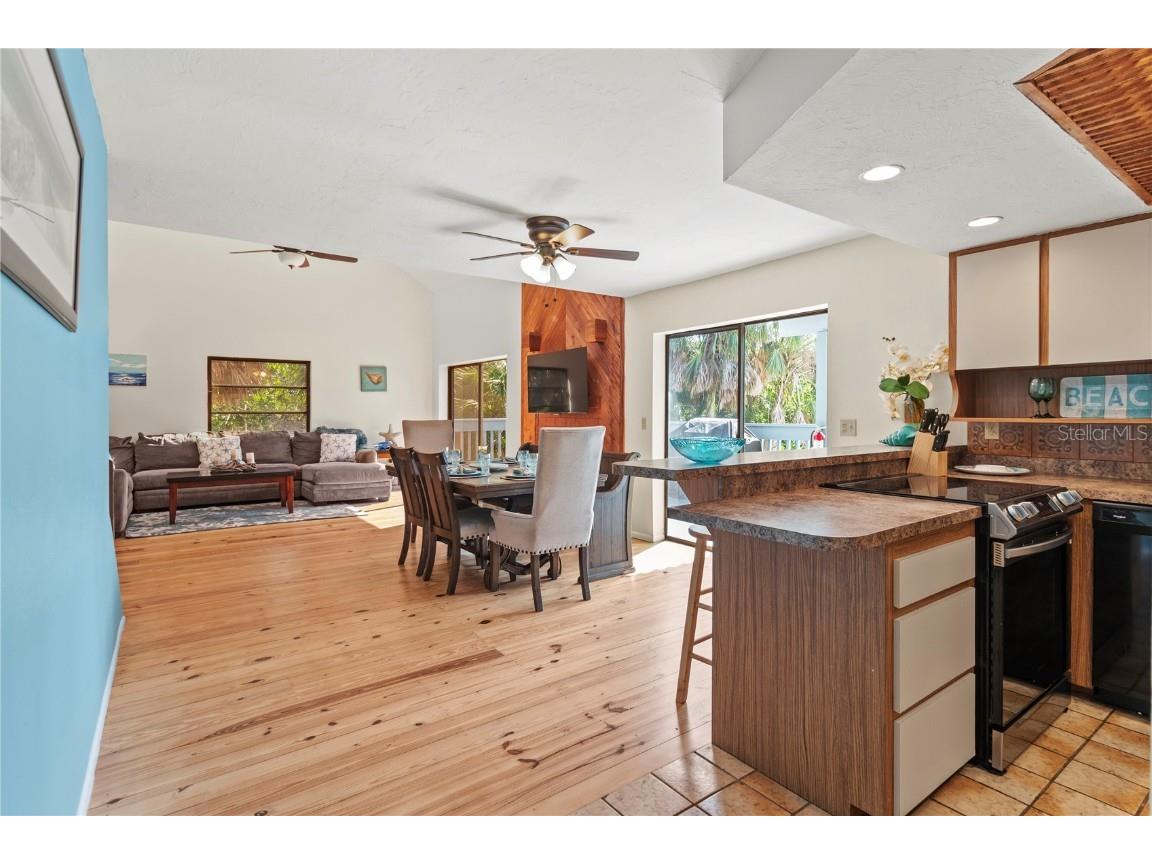 356 Island Circle Sarasota FL 34242 - GRAND CANAL A4673517 image4