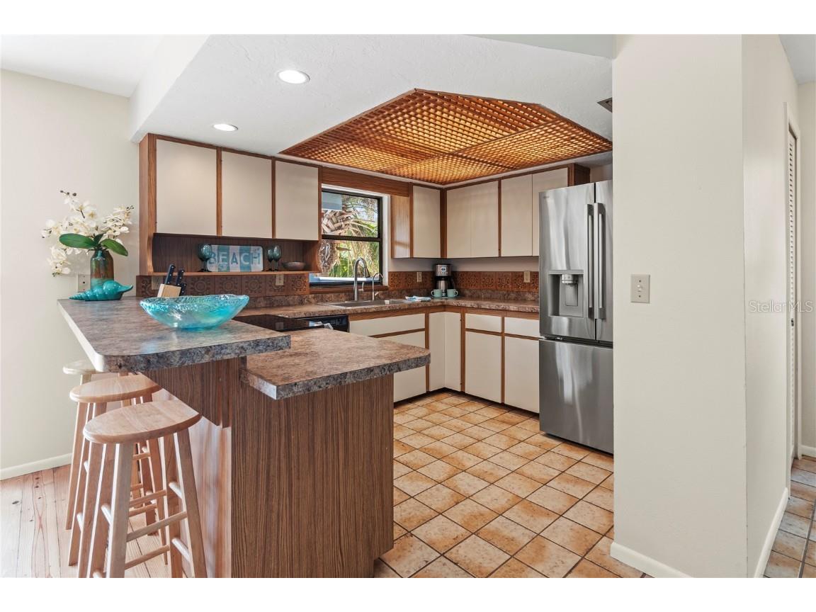 356 Island Circle Sarasota FL 34242 - GRAND CANAL A4673517 image5