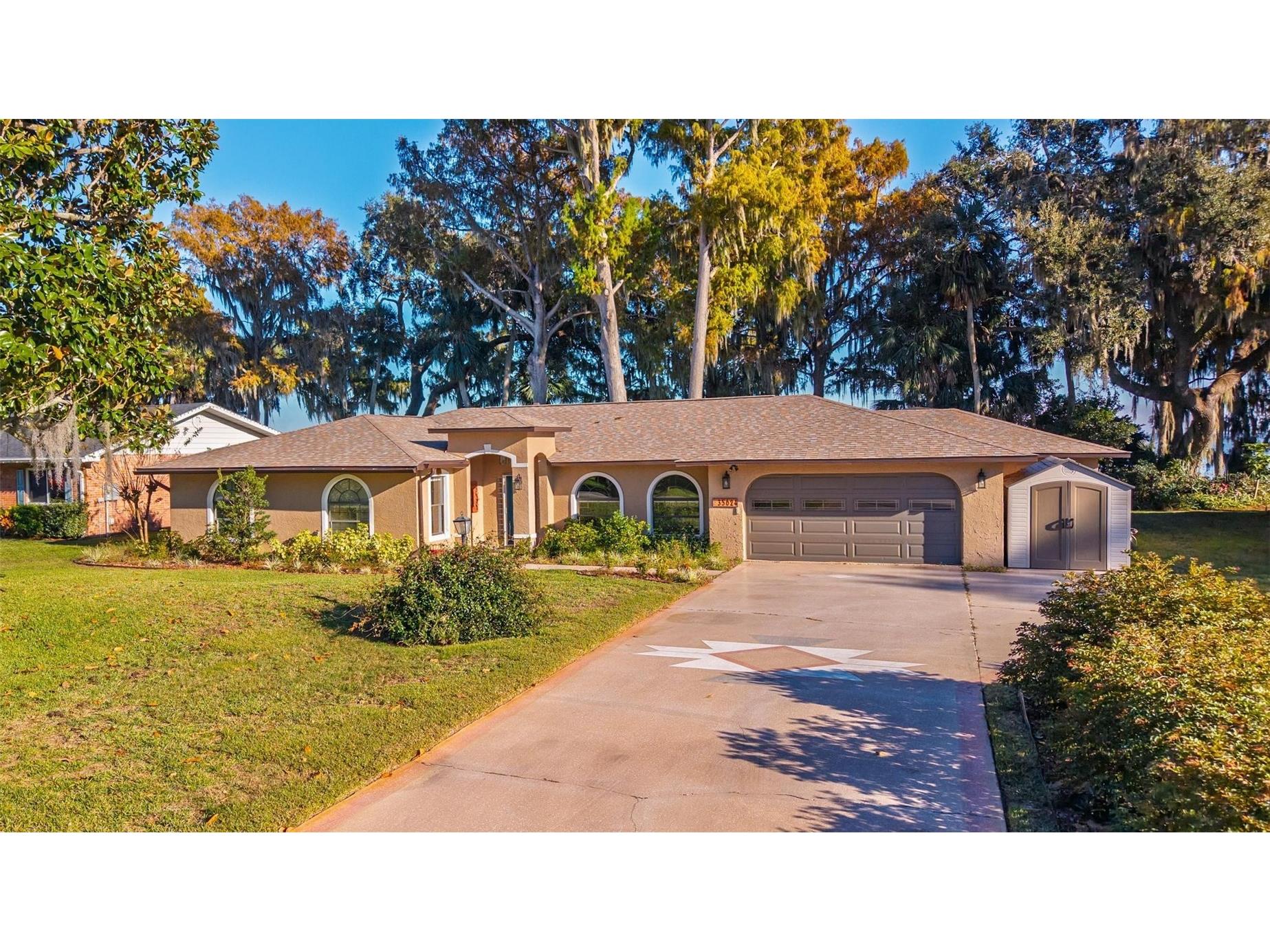 35624 Cypress Court Leesburg FL 34788 - EUSTIS/HARRIS CHAIN O6365332 image1