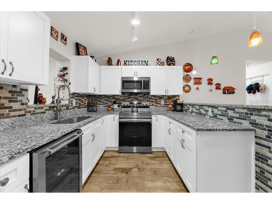 3564 65th Avenue Circle E Sarasota FL 34243 A4659171 image17