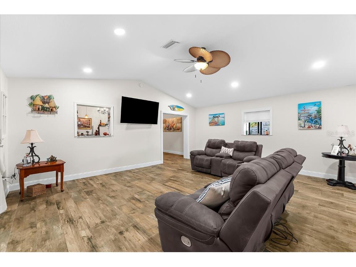 3564 65th Avenue Circle E Sarasota FL 34243 A4659171 image23