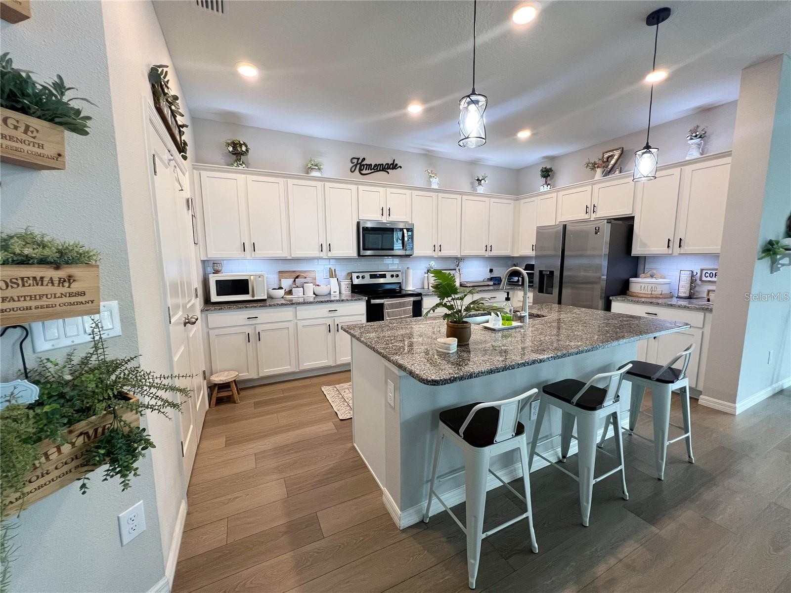 3567 74th Avenue Circle E Sarasota FL 34243 A4679188 image8
